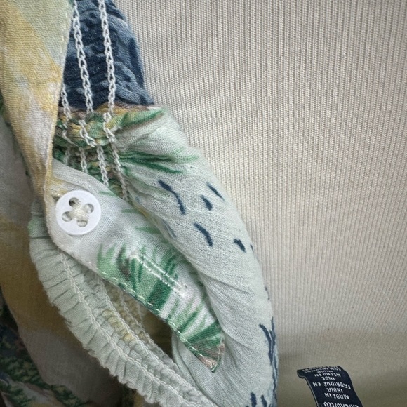 Chaps Cold Shoulder 2x adorable Top - Picture 8 of 16